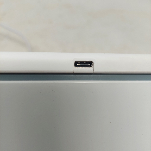 Cahot UV Light Sanitizer Portable Box Wireless Phone Charging Model UM-T20 - Picture 8 of 13